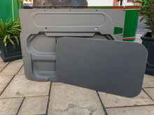Lade das Bild in den Galerie-Viewer, Campingtisch tableBOXX für Volkswagen T5/T6/T6.1 Transporter