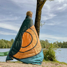Lade das Bild in den Galerie-Viewer, Camping Decke VOITED x BUSBOXX "Sunrise Blue"
